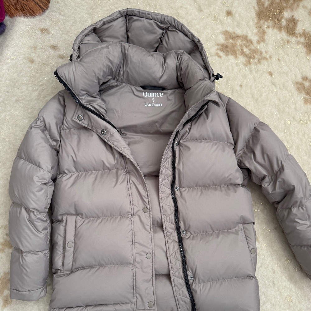 Quince Responsible Down Puffer Jacket Size Small in Stone Taupe